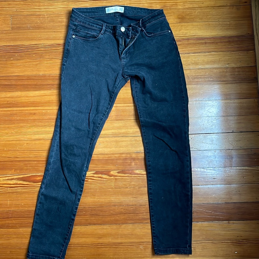 Black Zara Strechy Skinny Jeans size 6 (fits like 4)